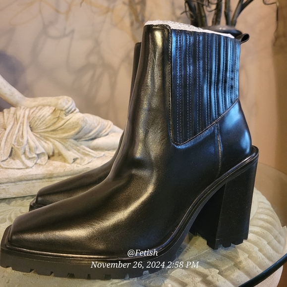 Vince Camuto Womens Aresse Black Chelsea Boots Size 7.5 - Picture 6 of 11